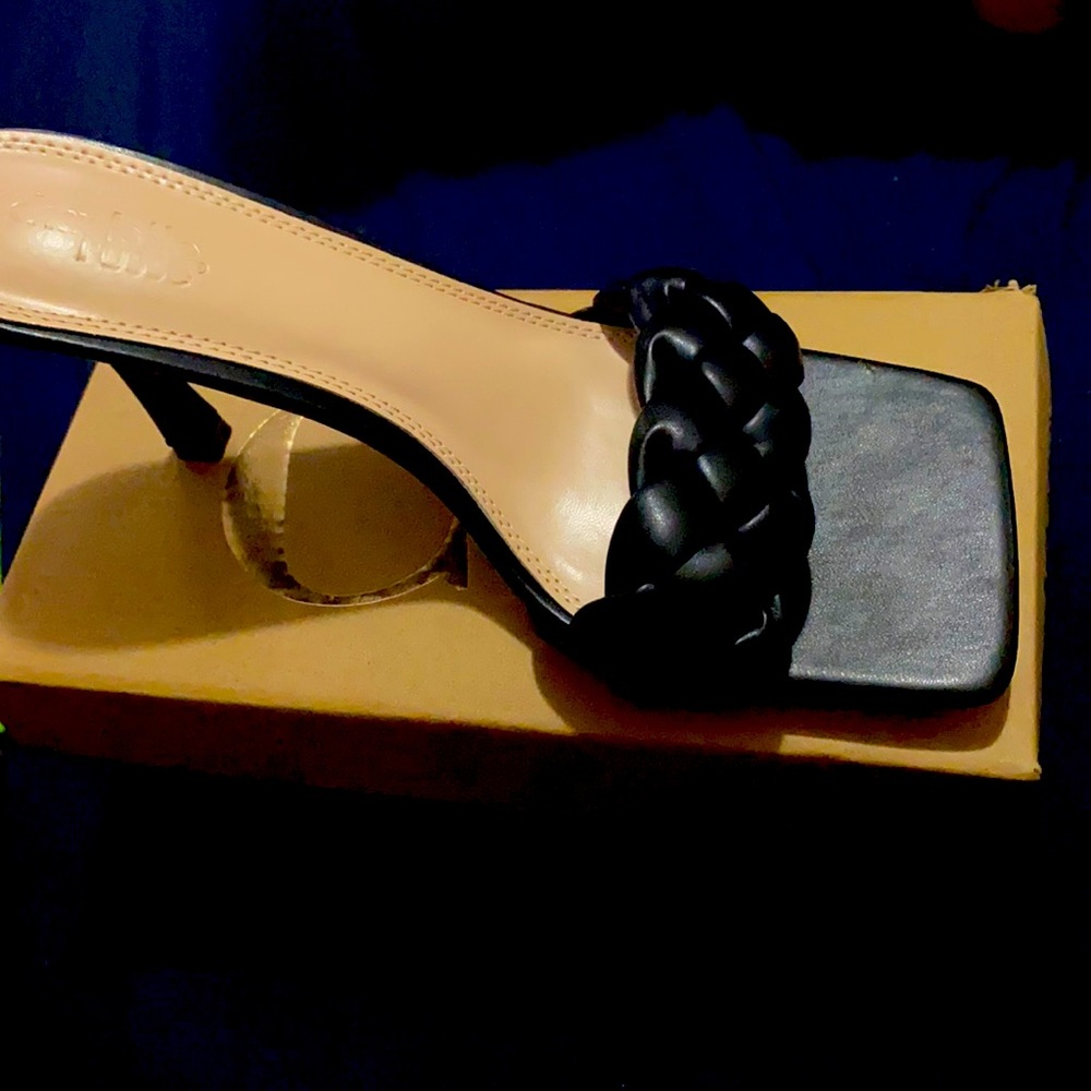 Cute black braid band heels
